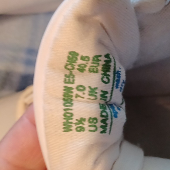 Women's 9.5 classic Keds - Picture 5 of 6